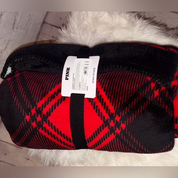 Victoria’s Secret Cozy Fleece Plaid Blanket - Picture 3 of 3